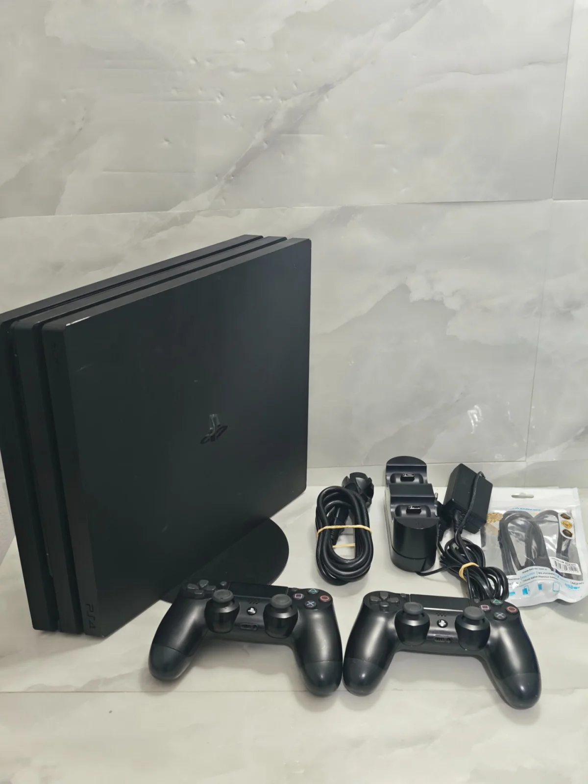 Sony PlayStation 4 Pro 1 TB + 2 Adet DualShock 4 + Şarj İstasyonu